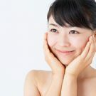にっこりしている女性