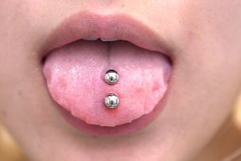 2連舌ピアス